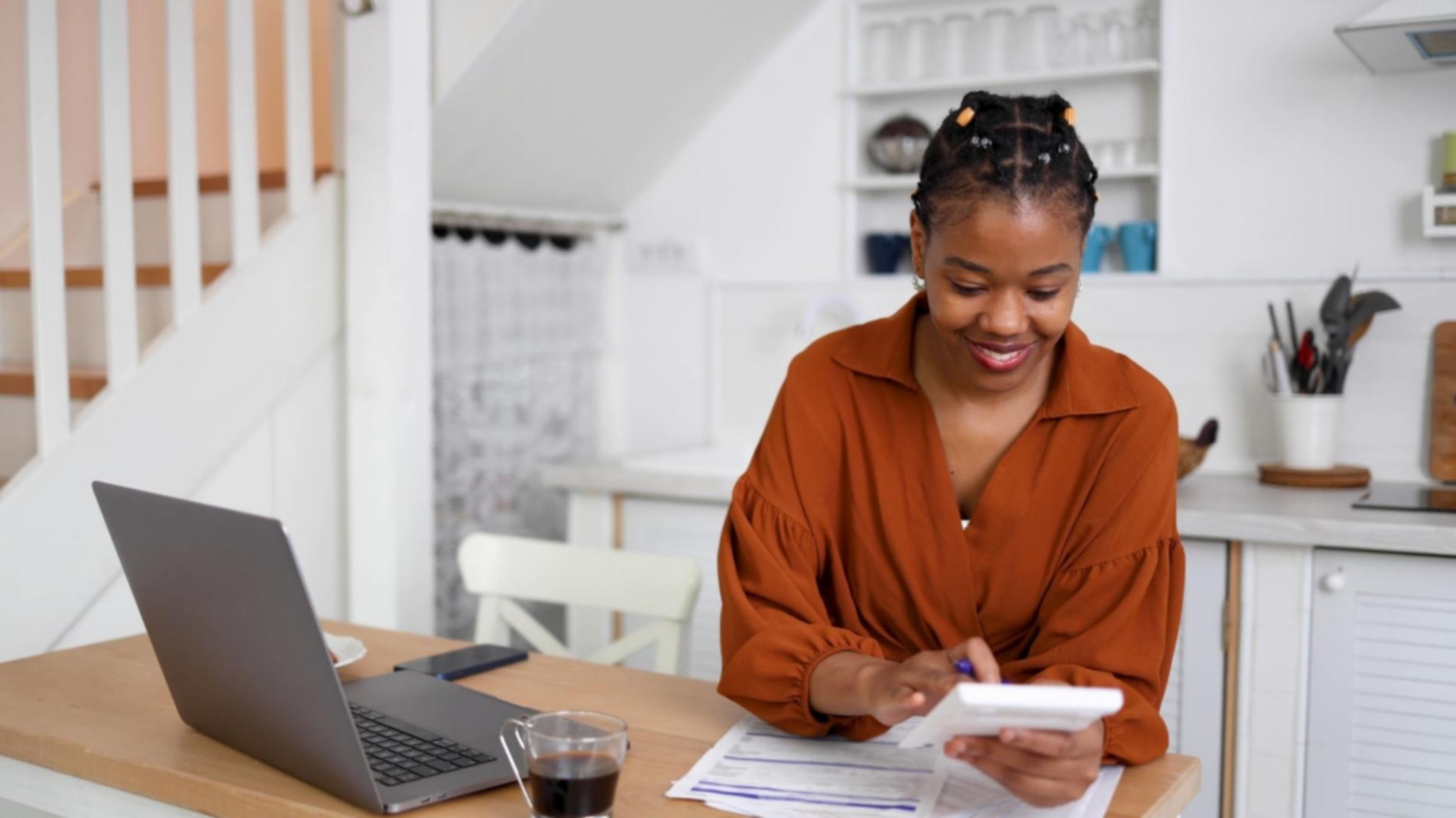 Teilnehmer arbeiten gemeinsam an Stressbewältigungstechniken